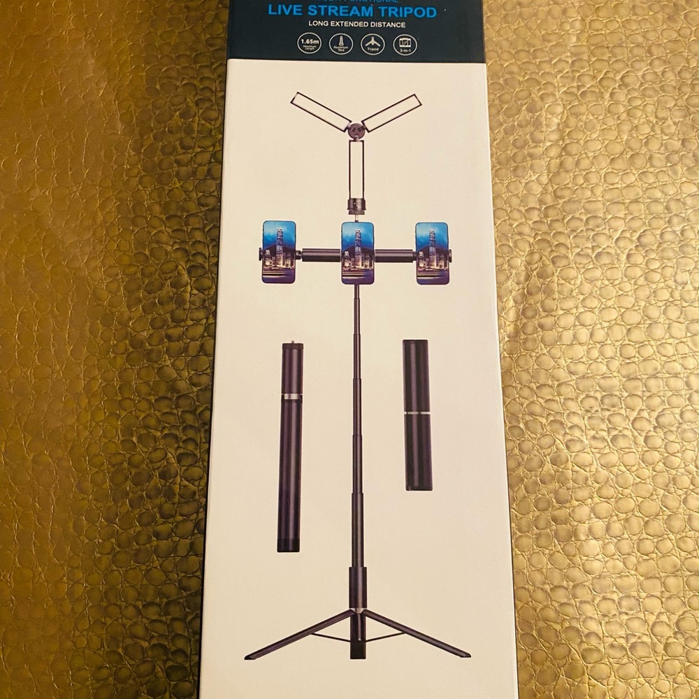 NWT 5th Avenue Studio Supply Multifunctional LiveStream Tripod Extended Distance